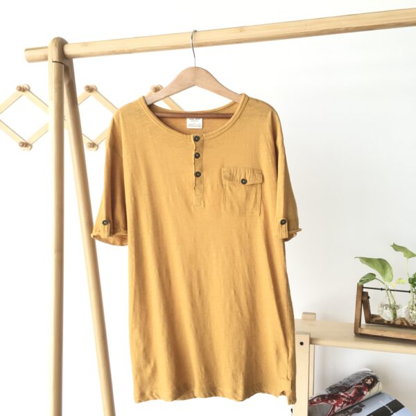 Yellow t-shirt เสื้อยืดสีเหลือง