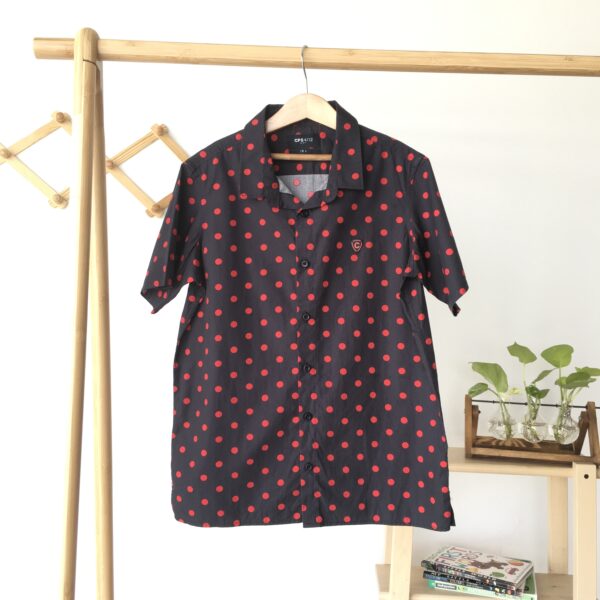 Navy blue Shirt เสื้อเชิ้ตสีกรมลายจุดแดง