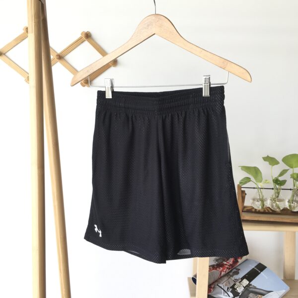 Black sports shorts กางเกงกีฬาขาสั้นสีดำ