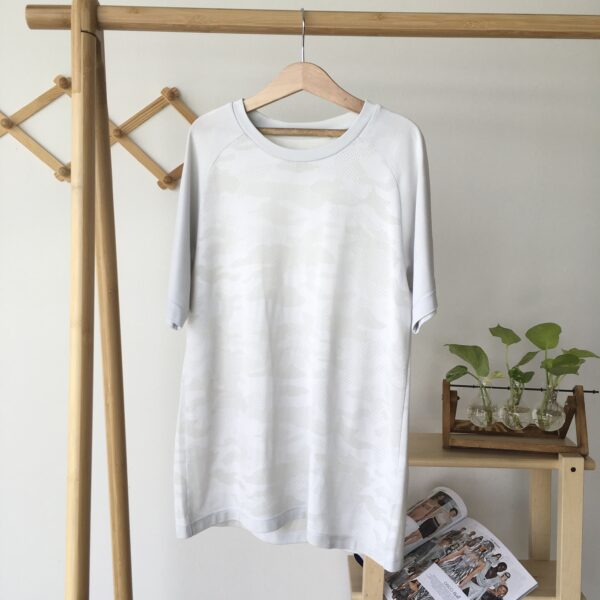 White sports shirt เสื้อกีฬาขาว