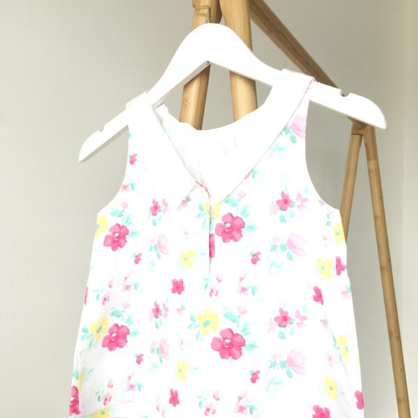 Flowers Shirt เสื้อคอวีลายดอกไม้