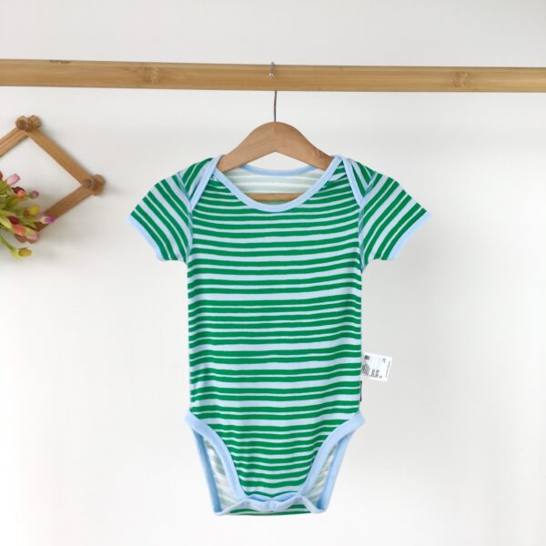 BABY (NEWBORN) Uniqlo ชุดบอดี้สูทแขนสั้น ลายทางเขียวฟ้า