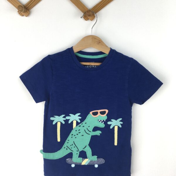 T-Shirt Dinosaur Play Skateboard เสื้อยืดลายไดโนเสาร์เล่นสเก็ตบอร์ด